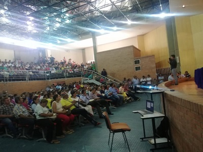 Imagen del auditorio Fortunato Chadid de la Gobernación, con prticipantes, en donde se realizó la contextualización de la convocatoria Territorial 2018